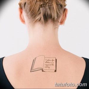 Фото тату с изображением открытой книги и цитаты 'I declare after all there is no enjoyment like reading' на шее, выполненной в черно-белом стиле.