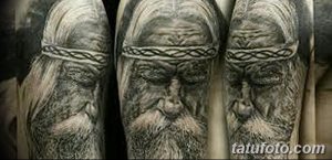 Фото тату на руке: три изображения реалистичного портрета старого мужчины с длинной бородой и повязкой на голове. Черно-серые тона, высокая детализация.