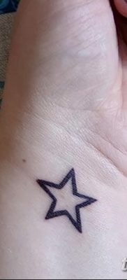 фото тату звездочки на руке от 21.12.2017 №016 — tattoo stars on hand — tatufoto.com