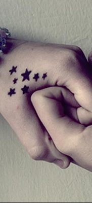 фото тату звездочки на руке от 21.12.2017 №026 — tattoo stars on hand — tatufoto.com