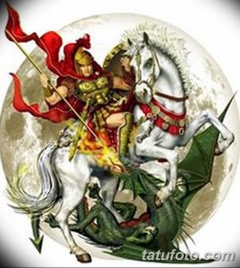Цветная татуировка Святого Георгия Победоносца, сражающегося с драконом на фоне полной луны. Динамичная композиция и яркие цвета.