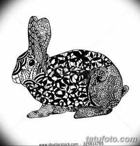 Уникальный эскиз татуировки кролика, выполненный в технике зентангл, с использованием сложных узоров и орнаментов. Идеально для любителей детализированных рисунков.