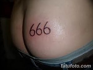 Фото татуировки с числом 666 на ягодице. Простой рисунок татуировки черным цветом.