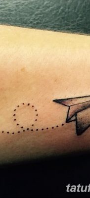 фото тату Бумажный самолетик от 23.01.2018 №040 — tattoo Paper airplane — tatufoto.com