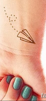фото тату Бумажный самолетик от 23.01.2018 №041 — tattoo Paper airplane — tatufoto.com