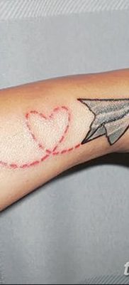 фото тату Бумажный самолетик от 23.01.2018 №047 — tattoo Paper airplane — tatufoto.com