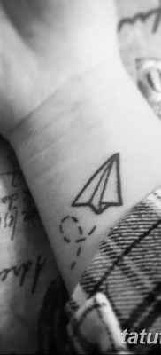 фото тату Бумажный самолетик от 23.01.2018 №079 — tattoo Paper airplane — tatufoto.com