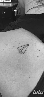 фото тату Бумажный самолетик от 23.01.2018 №085 — tattoo Paper airplane — tatufoto.com