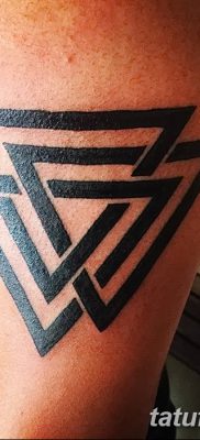 фото Значение тату три треугольника от 13.02.2018 №058 — three triangle tatto — tatufoto.com