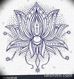 Черно-белый эскиз татуировки в стиле doodle, изображающий абстрактный цветок с множеством мелких узоров и линий на фоне клетчатой бумаги.