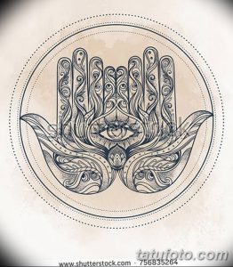 Красивый эскиз татуировки Хамса (Рука Фатимы) в круге, выполненный в графическом стиле. Подходит для тех, кто ищет защитный амулет.