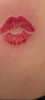 фото тату поцелуй от 21.02.2018 №004 — tattoo kiss — tatufoto.com