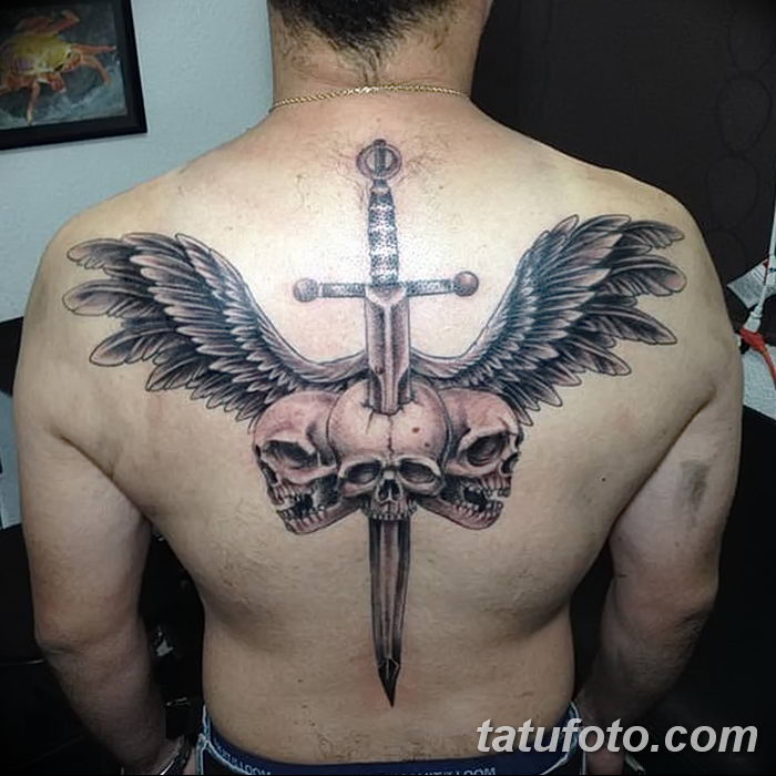 Татуировка меч с крыльями