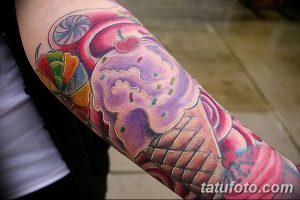 Фото тату рукава с изображением мороженого, леденцов, вишни и других сладостей. Яркий и красочный рисунок татуировки.
