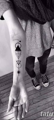 фото тату треугольник и круг от 21.04.2018 №027 — triangle and circle tattoo — tatufoto.com