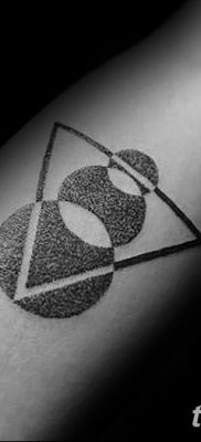 фото тату треугольник и круг от 21.04.2018 №066 — triangle and circle tattoo — tatufoto.com
