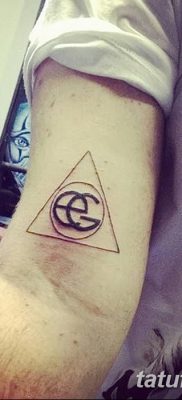 фото тату треугольник и круг от 21.04.2018 №095 — triangle and circle tattoo — tatufoto.com