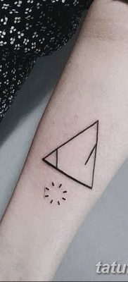 фото тату треугольник и круг от 21.04.2018 №099 — triangle and circle tattoo — tatufoto.com