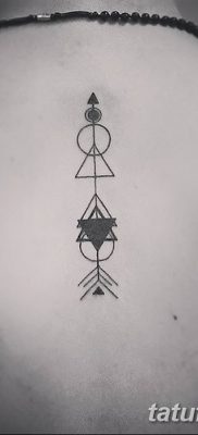 фото тату треугольник с линией от 16.04.2018 №012 — triangle tattoo with line — tatufoto.com