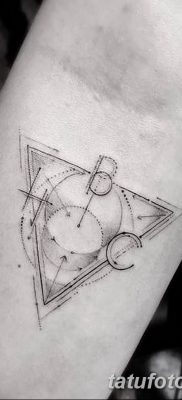 фото тату треугольник с линией от 16.04.2018 №018 — triangle tattoo with line — tatufoto.com