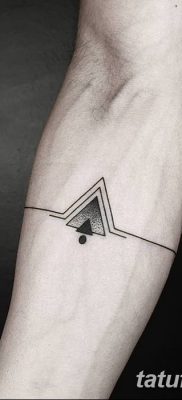 фото тату треугольник с линией от 16.04.2018 №020 — triangle tattoo with line — tatufoto.com