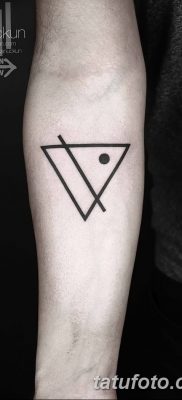 фото тату треугольник с линией от 16.04.2018 №024 — triangle tattoo with line — tatufoto.com