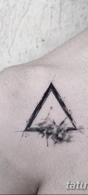 фото тату треугольник с линией от 16.04.2018 №028 — triangle tattoo with line — tatufoto.com