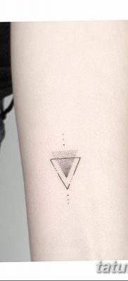 фото тату треугольник с линией от 16.04.2018 №029 — triangle tattoo with line — tatufoto.com