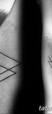 фото тату треугольник с линией от 16.04.2018 №032 — triangle tattoo with line — tatufoto.com