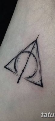фото тату треугольник с линией от 16.04.2018 №035 — triangle tattoo with line — tatufoto.com