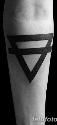 фото тату треугольник с линией от 16.04.2018 №041 — triangle tattoo with line — tatufoto.com