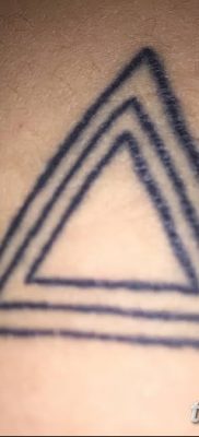 фото тату треугольник с линией от 16.04.2018 №045 — triangle tattoo with line — tatufoto.com