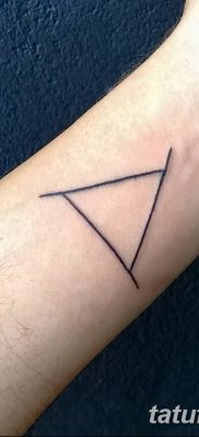 фото тату треугольник с линией от 16.04.2018 №053 — triangle tattoo with line — tatufoto.com