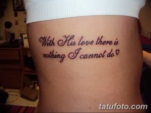 Фото тату: религиозная фраза "With His love there is nothing I cannot do" с сердечком на боку.