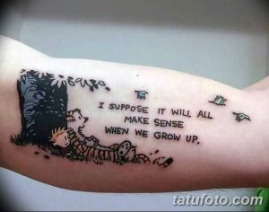 Фото тату с изображением персонажей из комиксов и надписью 'I suppose it will all make sense when we grow up' на предплечье. Цветная татуировка, мультяшный стиль.