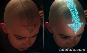 Фото тату на лбу, выполненное в стиле флуоресцентной татуировки, имитирующее символ из мультсериала 'Аватар: Легенда об Аанге'. Светящийся рисунок в ультрафиолете.