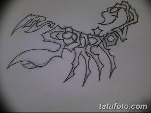 Черно-белый эскиз татуировки скорпиона, выполненный в минималистичном стиле, с надписью 'scorpion'.