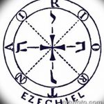 Черно-белое фото эскиза татуировки в виде мистической печати Езекииля с руническими символами и геометрическими фигурами. Подходит для любителей оккультизма.
