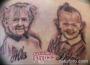 Фотография неудачной татуировки с изображением двух детских портретов на теле, выполненных в реалистичном стиле.