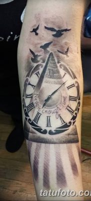 фото тату часы и пирамида от 08.05.2018 №001 — tattoo clock and pyramid — tatufoto.com
