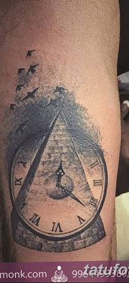 фото тату часы и пирамида от 08.05.2018 №004 — tattoo clock and pyramid — tatufoto.com