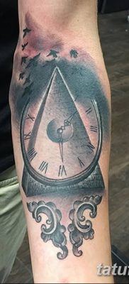 фото тату часы и пирамида от 08.05.2018 №044 — tattoo clock and pyramid — tatufoto.com