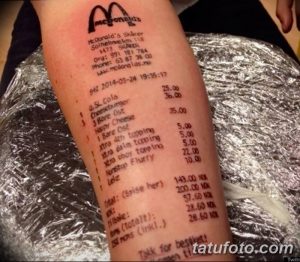 Фото тату: татуировка в виде чека из McDonald's на руке. Оригинальный и юмористический дизайн.