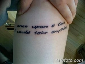Фото тату с надписью 'once upon a time i could take anything' на предплечье, выполненной черными чернилами в каллиграфическом стиле.
