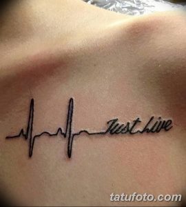 Фото тату: изображение кардиограммы с надписью "Just Live", выполненное в черном цвете на груди.