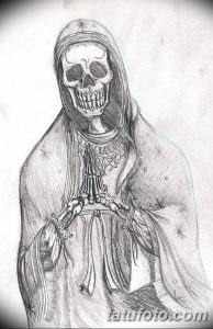 Эскиз татуировки в стиле готика: мрачная фигура в капюшоне с черепом, выполненная карандашом. Идеально для любителей темных и загадочных рисунков.