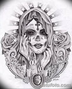 Эскиз татуировки в стиле Sugar Skull с изображением девушки, украшенной розами и крестом. Детализированный черно-белый рисунок для тату.