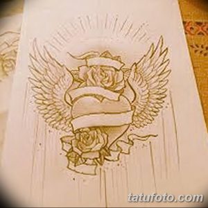 Детальный эскиз татуировки, изображающий сердце с крыльями и розой, окруженное лентой. Символизирует любовь, свободу и красоту.