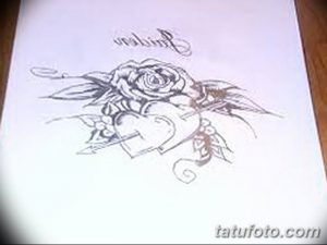 Эскиз татуировки: сердце, пронзенное стрелой и окруженное розовыми бутонами. Классический символ любви и страсти.