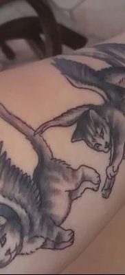 фото тату Кошка с крыльями от 26.06.2018 №062 — Cat tattoo with wings — tatufoto.com